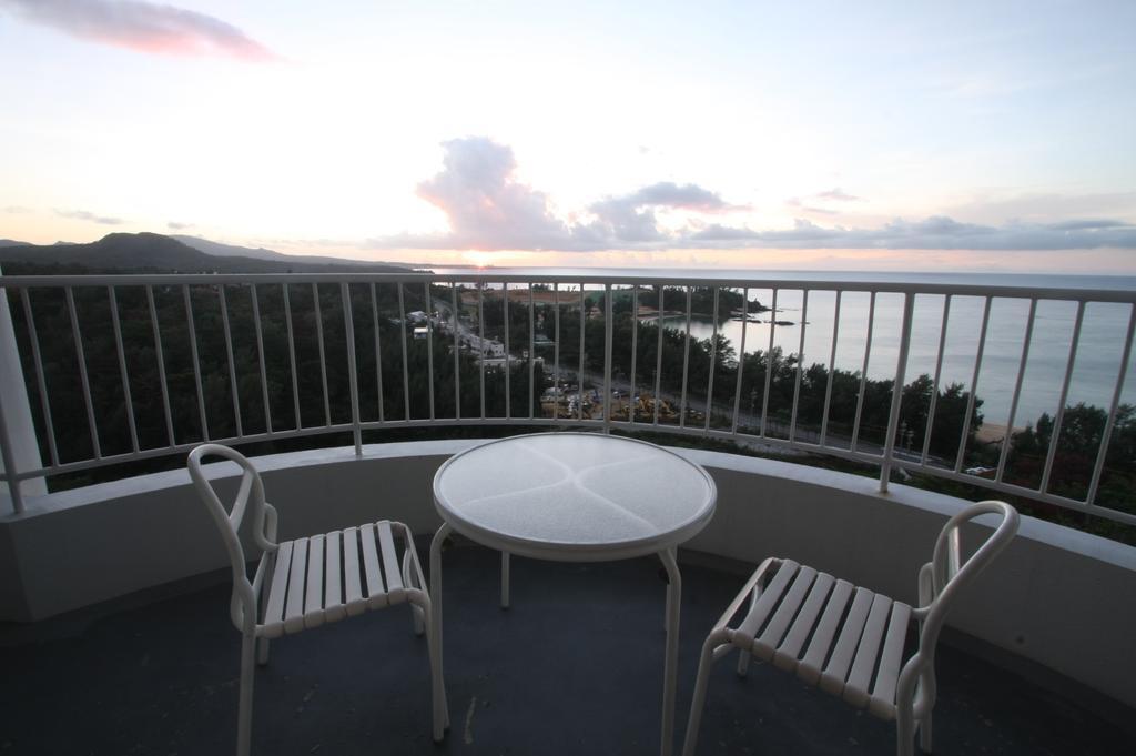 Okinawa Kariyushi Beach Resort Ocean Spa Onna Exterior foto